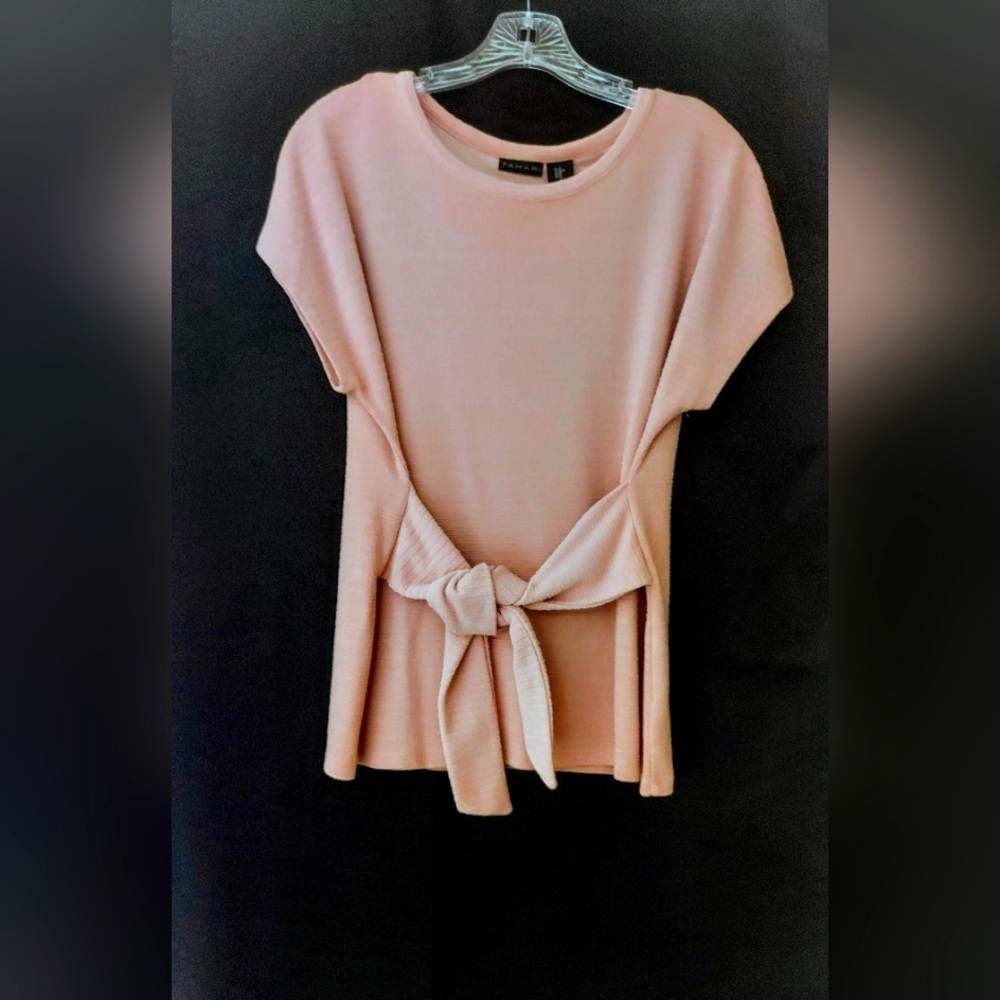 TAHARI short sleeve top size Medium